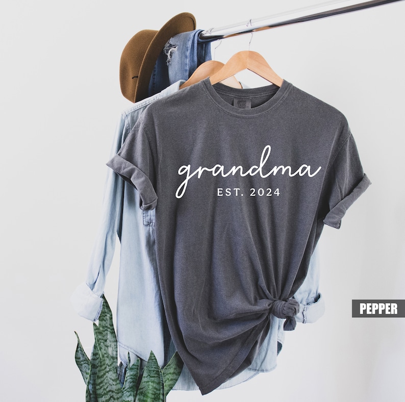 Custom Comfort Colors® Grandma Shirt, Mothers Day Gift, Gift for Grandmother, Nana Tee, Grandma Est Date Tshirt, Mommy Shirt, Mimi Shirt image 3