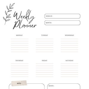 Op de afbeelding: Een zwart-witte weekplanner met een bloemenontwerp. De planner heeft secties voor elke dag van de week, een notitiesectie en een citaten sectie.
