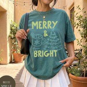 Camiseta navideña retro Merry & Bright Comfort Colors, camiseta navideña de moda, camiseta gráfica acogedora de invierno