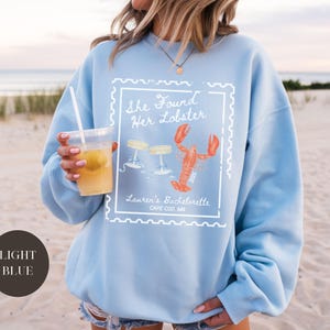 Found Her Lobster Bachelorette-sweatshirt, aangepaste naam, Coastal Beach Bach Party Tees, Caught Up In Love, Fisherman Nautical Crewneck