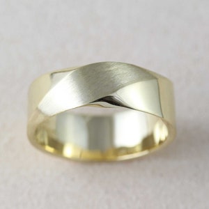 8 mm Möbius Herren Ehering, Breiter Herren Ehering Gold, Möbius Streifen gebürstet Ring, Gold Infinity Ring, 14k Solid Gold Twisted Band