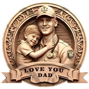 Könnte beinhalten: Eine Holzschnitzerei eines Vaters und seines Sohnes. Der Vater trägt eine Sanitäteruniform und eine Mütze mit einem medizinischen Symbol. Der Sohn trägt ein kurzärmliges Hemd. Die Schnitzerei befindet sich in einem runden Rahmen mit einem Banner, auf dem "Love You Dad" steht.