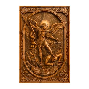 Op de afbeelding: Een gedetailleerd houten reliëfsnijwerk van de aartsengel Michaël. Het kunstwerk toont de aartsengel Michaël met vleugels, die een weegschaal vasthoudt en boven een figuur staat. De tekst "Saint Michael the Archangel" is op een spandoek gegraveerd.
