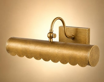Luminária de parede italiana moderna de meados do século XX em latão maciço para exibição de obras de arte. Arandela de parede ajustável em latão, feita à mão.