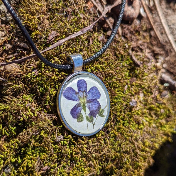 Handmade wild geranium flower necklace, circle cabochon, faux specimen jewelry, pressed flower photo, gift for plant lover, native plant