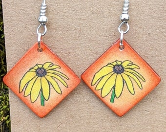 Handgefertigte schwarzäugige Susan-Ohrringe, Rudbeckia, einheimische Pflanzenkunst, Geschenk für Pflanzenliebhaber oder Gärtner, Botanik, Schmuck, skurril