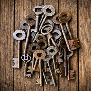 25 Piece Cast Iron Skeleton Key Assortment – Hand-Antiqued Rustic Vintage-Style Keys