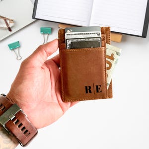 Cartera de cuero personalizada para hombres, billetera minimalista personalizada, regalo para esposo, papá, novio o hijo / cumpleaños, aniversario, Navidad