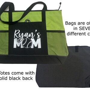 K&ouml;nnte beinhalten: Eine gr&uuml;ne und schwarze Tragetasche mit einem Netzfach und einem wei&szlig;en Design, das "Ryan's Mom" mit einer Baseballgrafik sagt. Die Tasche hat einen durchgehenden schwarzen R&uuml;cken.