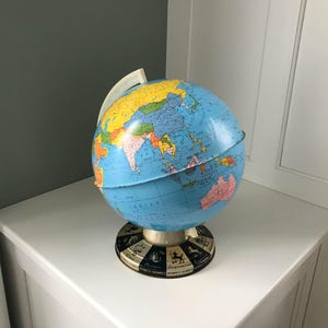 Support zodiaque globe terrestre vintage en étain, métal et litho, années 50/60