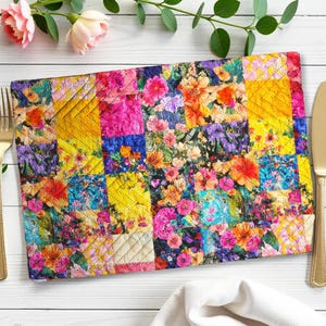 Floral Patchwork Style Quilted Placemat, Colorful Table Decor, Farmhouse Style, Cottage Kitchen Home Decor Gift, Retro Elegant Dining