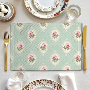 Victorian Rose Shabby Chic Floral Quilted Placemat, Wildflower Table Decor, Farmhouse Style, Cottage Kitchen Home Decor Gift, Elegant Dining