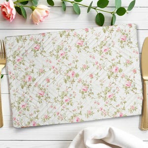 Rose Shabby Chic Floral Quilted Placemat, Wildflower Vine Table Decor, Farmhouse Style, Cottage Kitchen Home Decor Gift, Elegant Dining