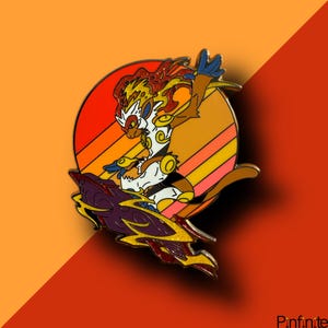 Puede incluir: Un pin de esmalte colorido con un personaje de dibujos animados montando una tabla de surf con un fondo de puesta de sol retro. El personaje tiene un esquema de color rojo, amarillo y azul y está montando una tabla de surf morada con rayos amarillos.