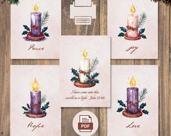 Op de afbeelding: Vier printbare kaarten met aquarel illustraties van kaarsen met de woorden "Vrede", "Hoop", "Vreugde" en "Liefde" en een citaat uit de Bijbel: "Ik ben als een licht in deze wereld gekomen. Johannes 12:46".