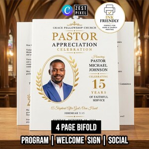 Op de afbeelding: Een wit vierpagina's tellend gevouwen programma voor een Pastor Appreciation Celebration. De omslag toont een portret van een man in een blauw pak binnen een gouden lauwerkrans, met gouden tekst die Pastor Appreciation Celebration en Michael Johnson vermeldt.