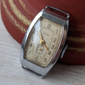 Vintage Zvezda Women&#39;s Watch: USSR Mechanical Wristwatch