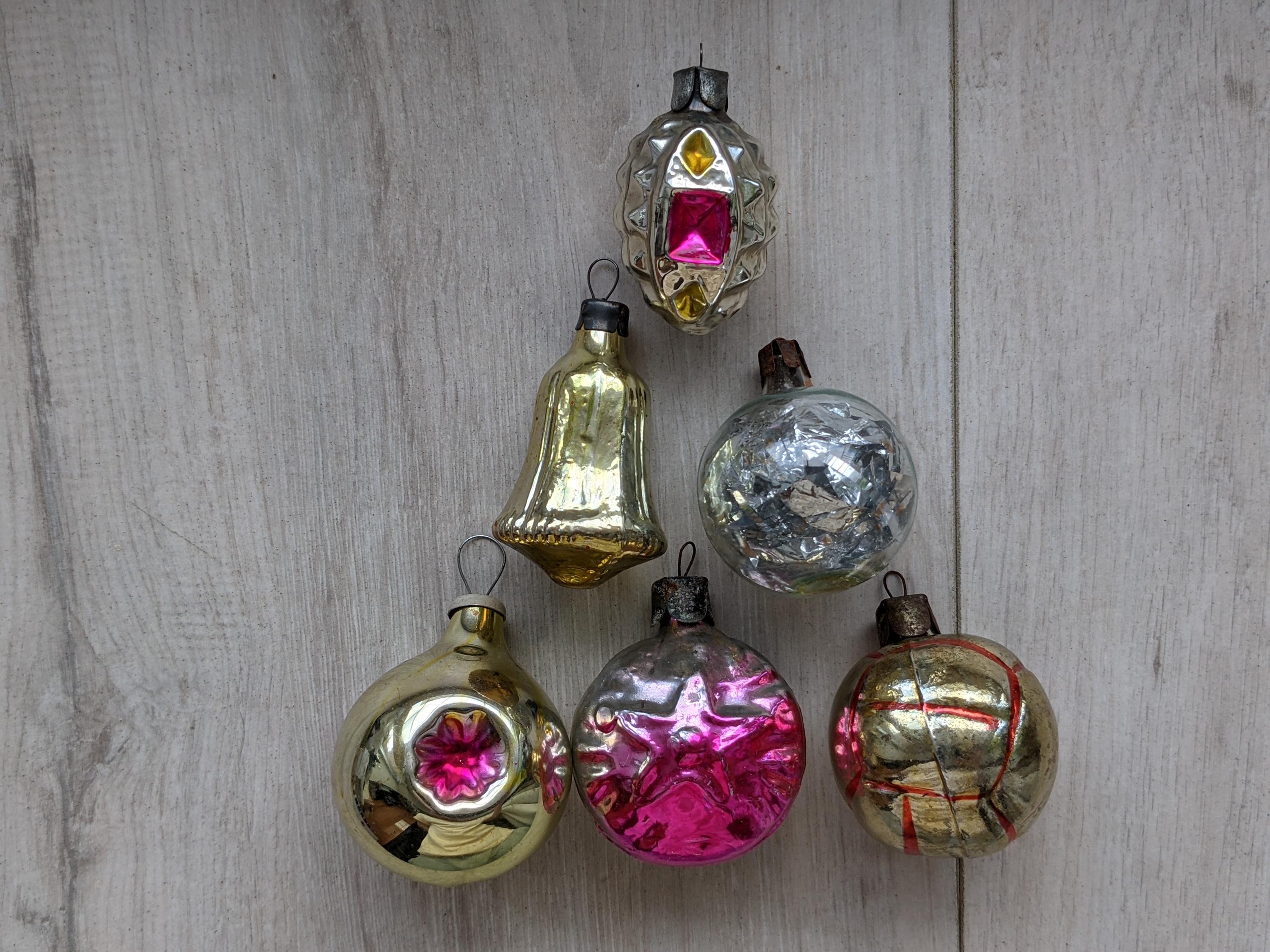 6個の小さなクリスマスオーナメントのセットガラスボール、星、ベル