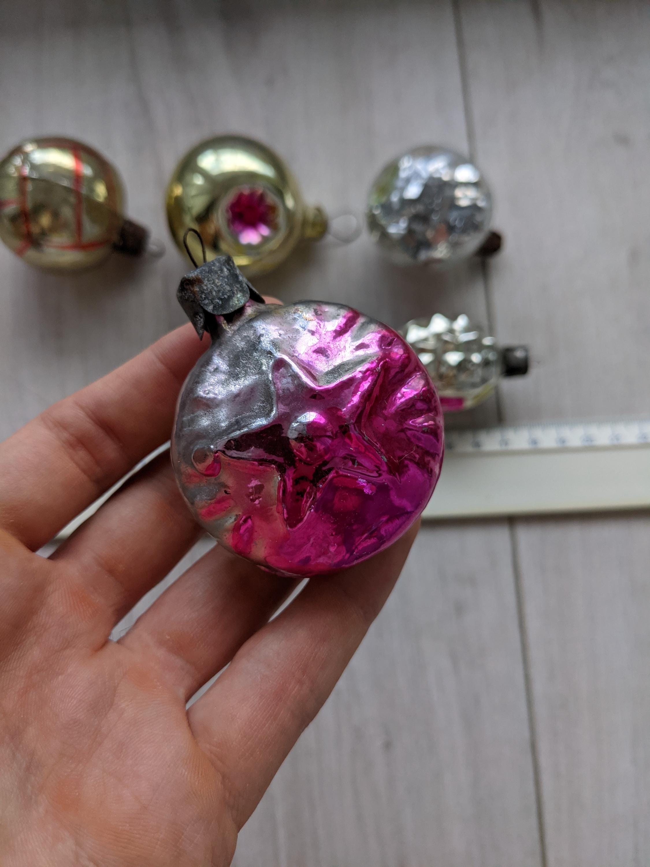 6個の小さなクリスマスオーナメントのセットガラスボール、星、ベル