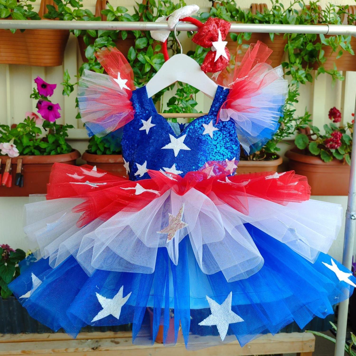 dress red white blue A Look at the Red, White, and Blue Dress by Alaa Seen at Vogue World 2024