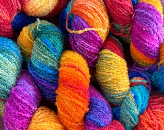 Prêt à partir ! Laine bouclée DK 100 g « Rainbow Riot » teint à la main