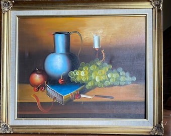 Oil on canvas signed, still life from the early 20th century, superbly produced. Framed and in great condition.