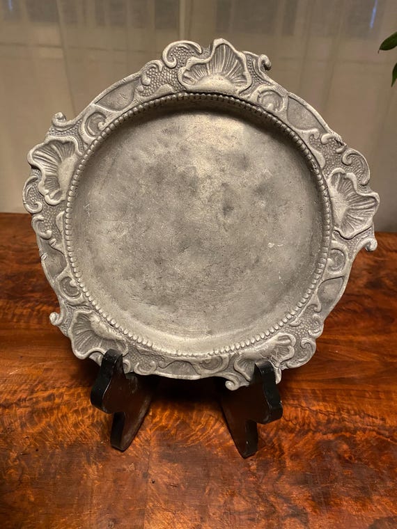 フランスアンティーク　Pewter Plate Antique Hand Forged French Pewter Plate With Crown Rose Mark
