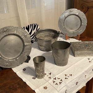 Peltre antiguo, firmado, período Art Decó, bandejas de peltre, caja de peltre, sello de peltre, vintage, taza de peltre, perfecto estado.