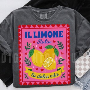 Pink Italian lemon shirt PNG design featuring bold yellow lemons, heart scalloped border, “Il Limone Italia” and “La Dolce Vita” text in retro Mediterranean style. Amalfi Coast aesthetic graphic tee design, lemoncore fashion, Italian summer shirt design, Italy vacation shirt, cute Europe travel apparel, feminine coastal citrus art, Italy lover gift, Lemon wall art, Mediterranean fruit illustration PNG clipart design.