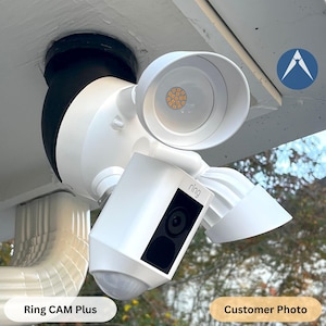 UNIVERSAL 60-deg Single Soffit Mount for Security Floodlight Cameras