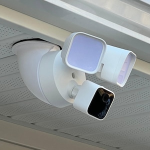 UNIVERSAL 90-deg Single Soffit Mount for Floodlight Cameras - Ring, Blink, Wyze