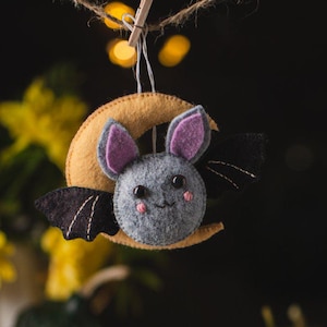 Felt Bat Sewing Pattern: Halloween Ornament (PDF Pattern)