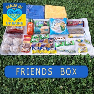 Caja de dulces de amigos ucranianos con dulces, chocolates, obleas y galletas: un regalo para compartir en días festivos, cumpleaños, universidad y viajes.