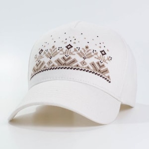 Weißer Baseball Cap mit Ukrainische Stickerei Muster, Traditionelle Folk Ornament Hut, Unisex Verstellbare Erb Geschenk, Handgemachte Kulturelle Cap
