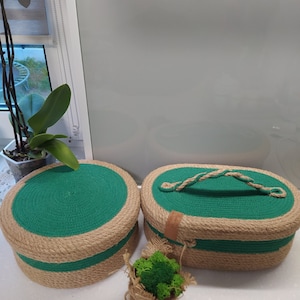 Set of baskets with jute and wool cord lid