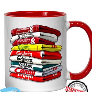 Historia de las camisetas retro del Liverpool - Taza personalizada de 325 ml - Taza divertida y única hecha a mano - Juego de posavasos disponible. Varios colores a elegir.