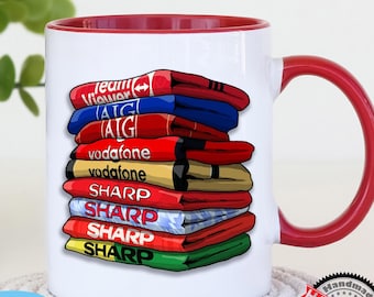 Manchester United Retro Shirts Geschichte - personalisierte 11 Unzen Tasse - handgemachte einzigartige lustige Tasse - Untersetzer-Set verfügbar Auswahl an Farben