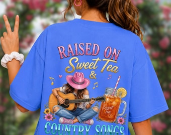 Auf süßen Tee und Country-Songs PNG, Retro Südcowgirl Western Sublimation Design, Country Musik Shirt Grafik aufgezogen