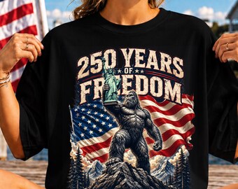 Big Foot 250 Jahre Freiheit PNG, Amerika 250 Jubiläum, Patriotic Sasquatch, USA 1776-2026, 4. Juli Sublimation, DTF Design