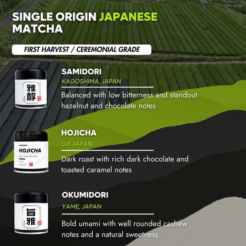 Puede incluir: Tres latas cil&iacute;ndricas blancas y negras de t&eacute; matcha y hojicha japon&eacute;s de origen &uacute;nico. Las etiquetas incluyen textos como Samidori, Hojicha y Okumidori, con descripciones de perfiles de sabor como avellana, chocolate, caramelo y anacardo.