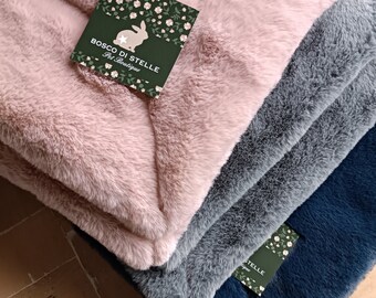 Blanket for cats and dogs. Pets accessories. Gift. Copertina cuccia per cani e gatti.