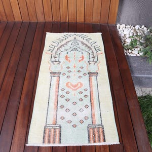 Vintage Teppich, Türkischer Gebetsteppich, Kleiner Teppich, Handgefertigter Anatolischer Teppich, Gedeckte Farben, 61 x 123 cm, 2 x 4 ft Grüner Teppich, Dekorativer Teppich