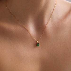 14k Solid Gold Rectangle Emerald Necklace, Minimalist Necklace, Emerald Necklace, May Birthstone Necklace, Mothers Day Gift,Gift for grandma