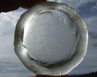 Wunderschöner Flaschenboden, transparent weiß, sehr, sehr alt - 86