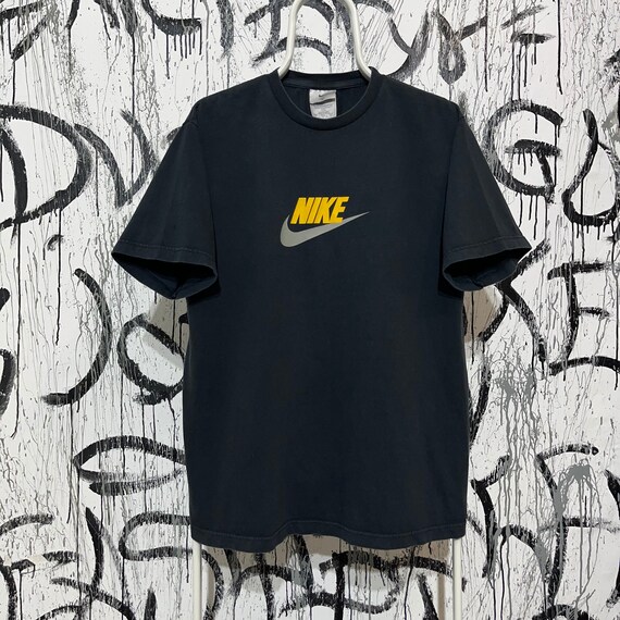 nike black and yellow shirt