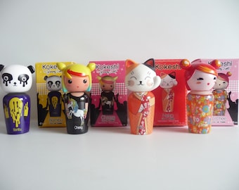 Set Miniature Kokeshi von Jeremy Scott Bambu Neko Cheery Litchee 4 x 5ml Eau De Toilette Mini Size Flasche Kein Spray