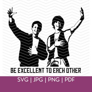 Può includere: Grafica in bianco e nero di due persone con le braccia alzate e sorridenti. Il testo "BE EXCELLENT TO EACH OTHER" è sotto. Formati file: SVG, JPG, PNG e PDF sono elencati.