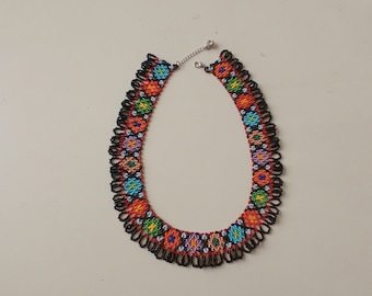 Huichol Mexikanische Halskette, Bunte Perlenkette, Schmuckdesign, Handgemacht