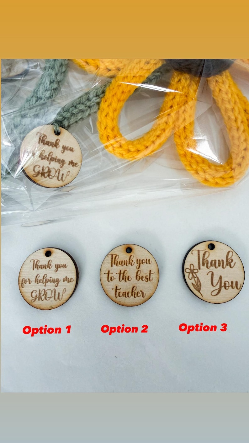 Hand-Knitted Daisy Flower with Wooden Tag – Teacher Appreciation Gift image 2