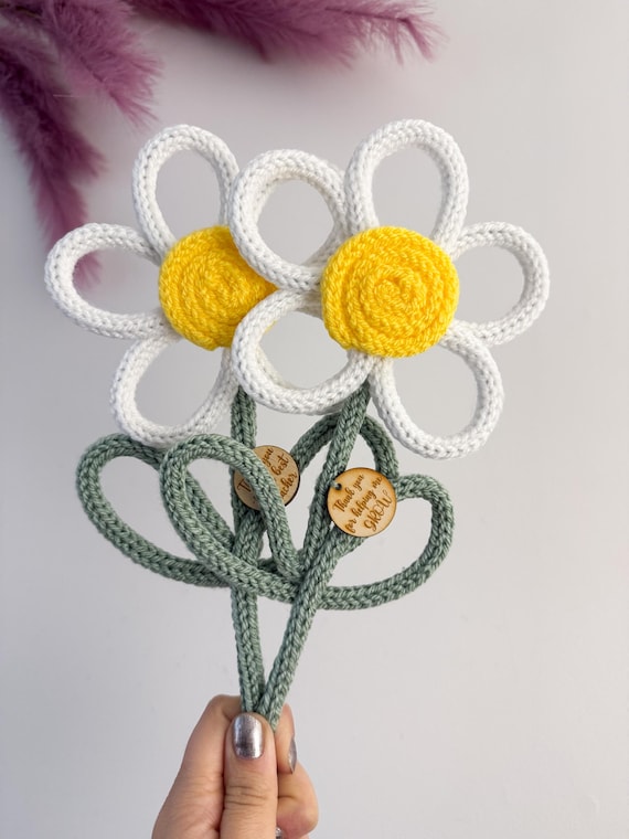 Hand-Knitted Daisy Flower with Wooden Tag – Teacher Appreciation Gift